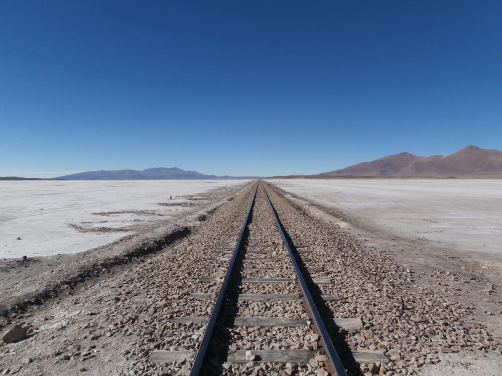 Bolivia - Salar de Uyuni - via del tren