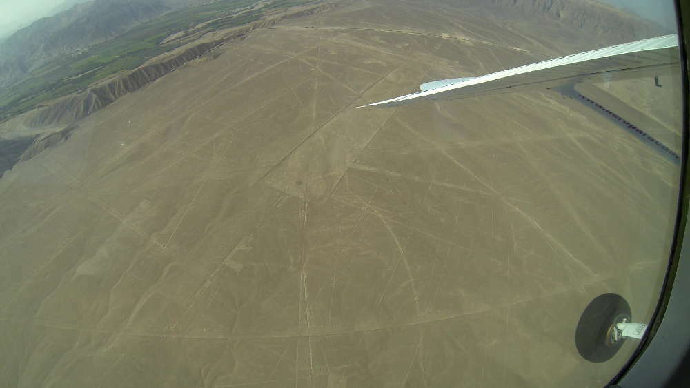 Perú - Líneas de Nazca - Cóndor desde el avión