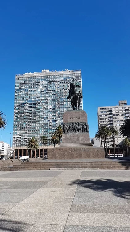 Edificio Ciudadela and General José Gervasio Artigas Monument - Plaza Independencia - Montevideo Uruguay