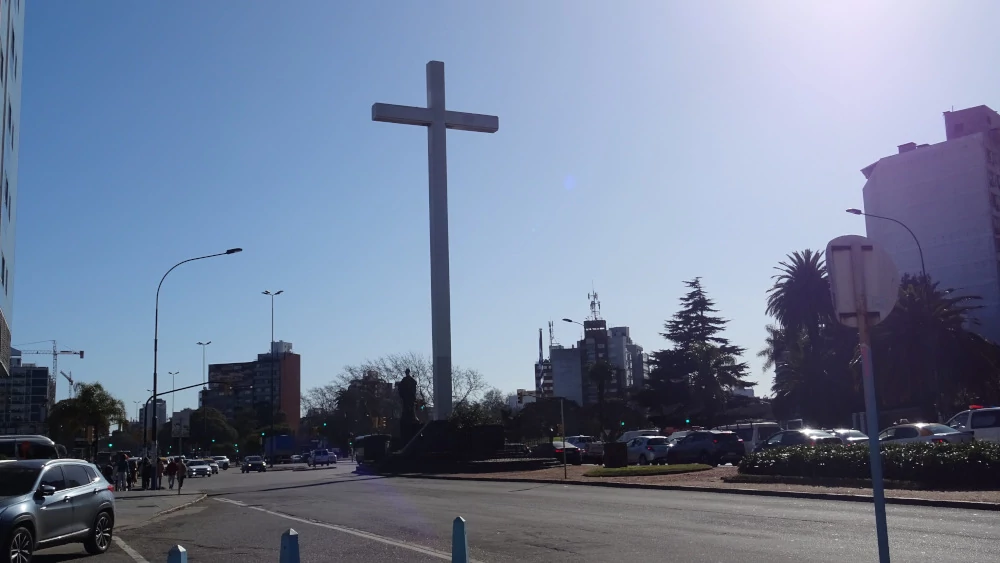 La Cruz del Papa - Tres Cruces terminal - Montevideo Uruguay
