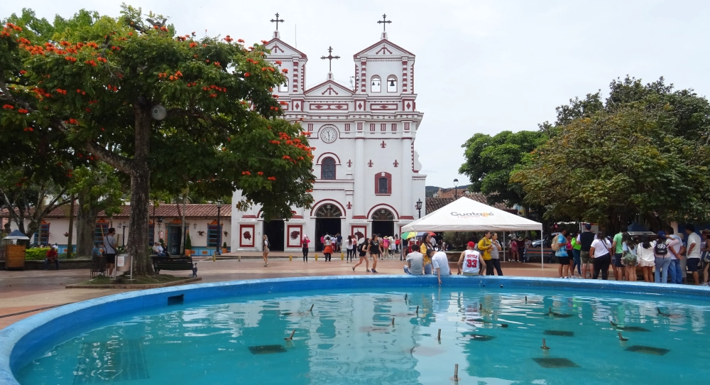 Chiesa di Nostra Signora del Carmen a Guatapé