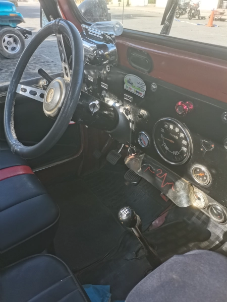 Interno di una Jeep Willy, Eje Cafetero