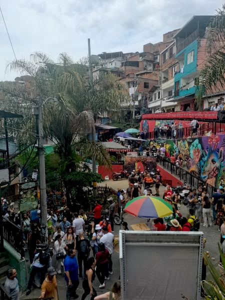 Passeggiando nella Comuna 13 di Medellín