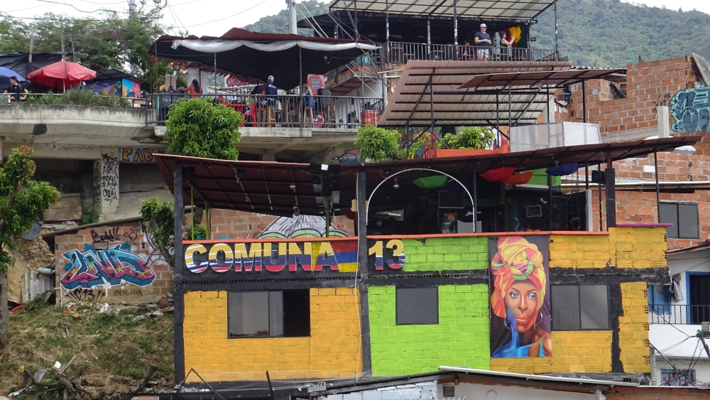 Scritta Comuna 13 Medellin