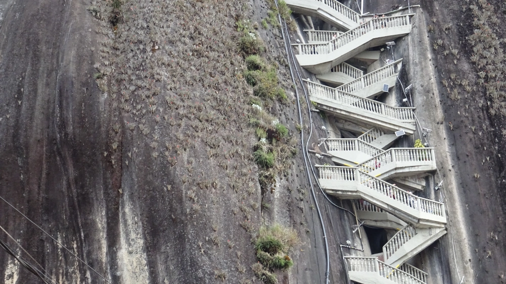 Zoom su scale della Piedra del Peñón, Guatapé